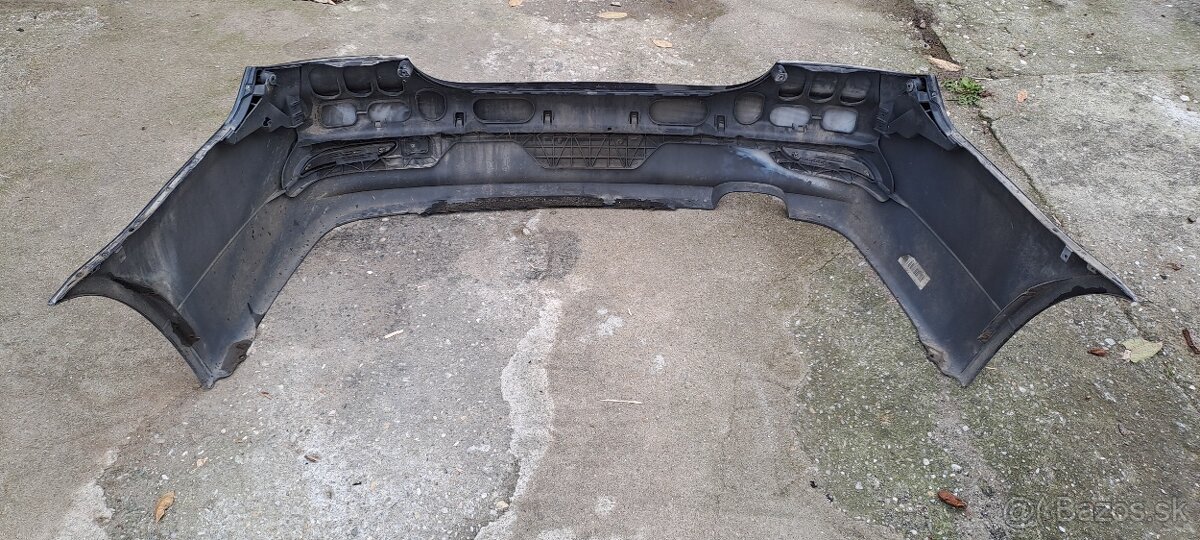 Predám zadný nárazník na BMW E60 - 4