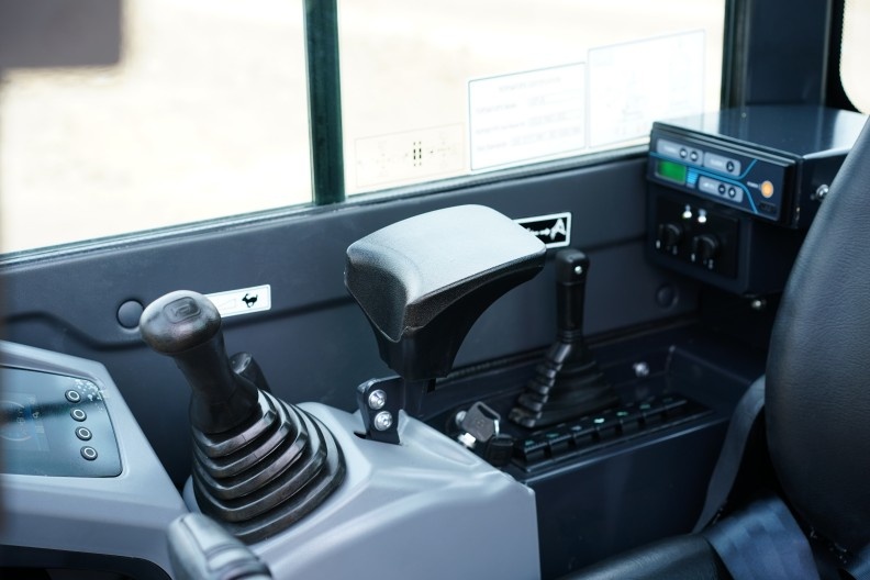 Minibager YUCHAI U27 Premium 2740 kg - 4