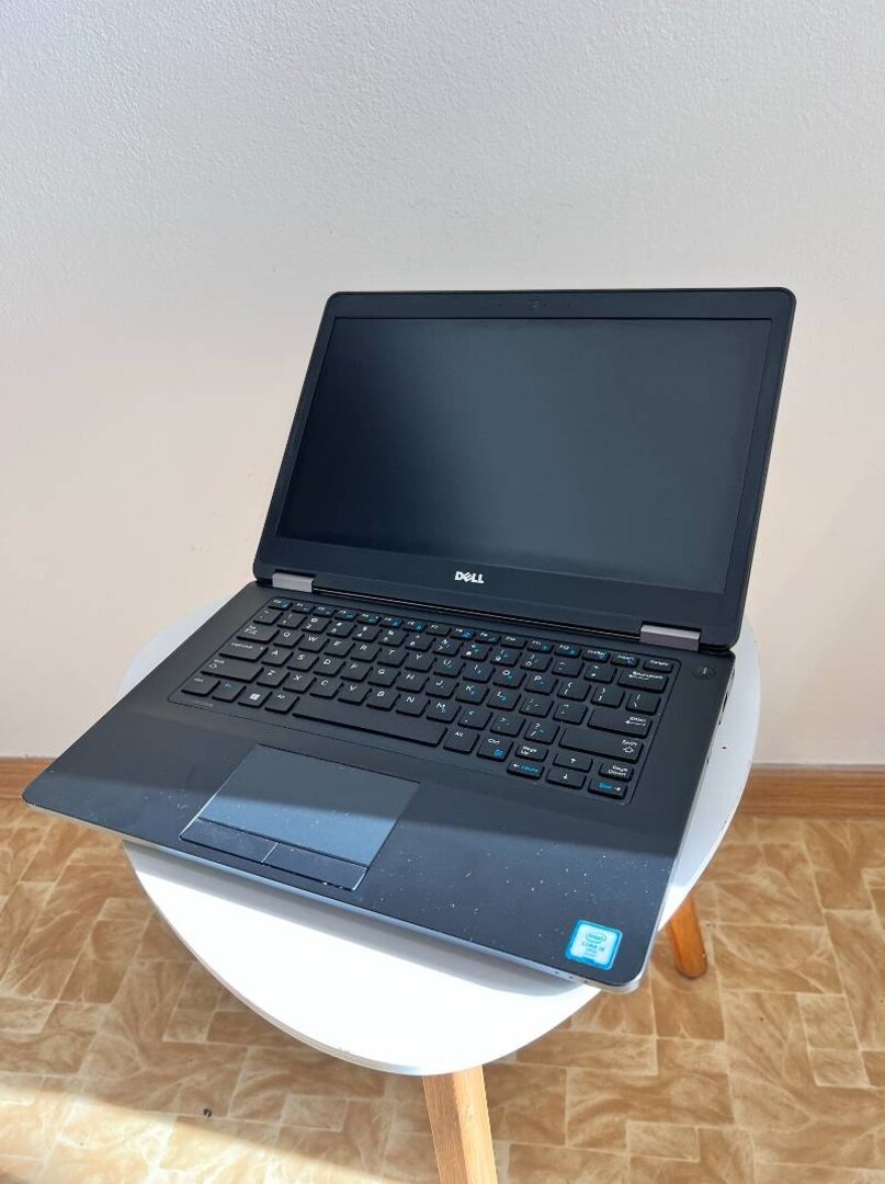 Notebook 14" DELL.Intel i5-6300U 2x2,40GHz.8gb ram.120g SSD - 4