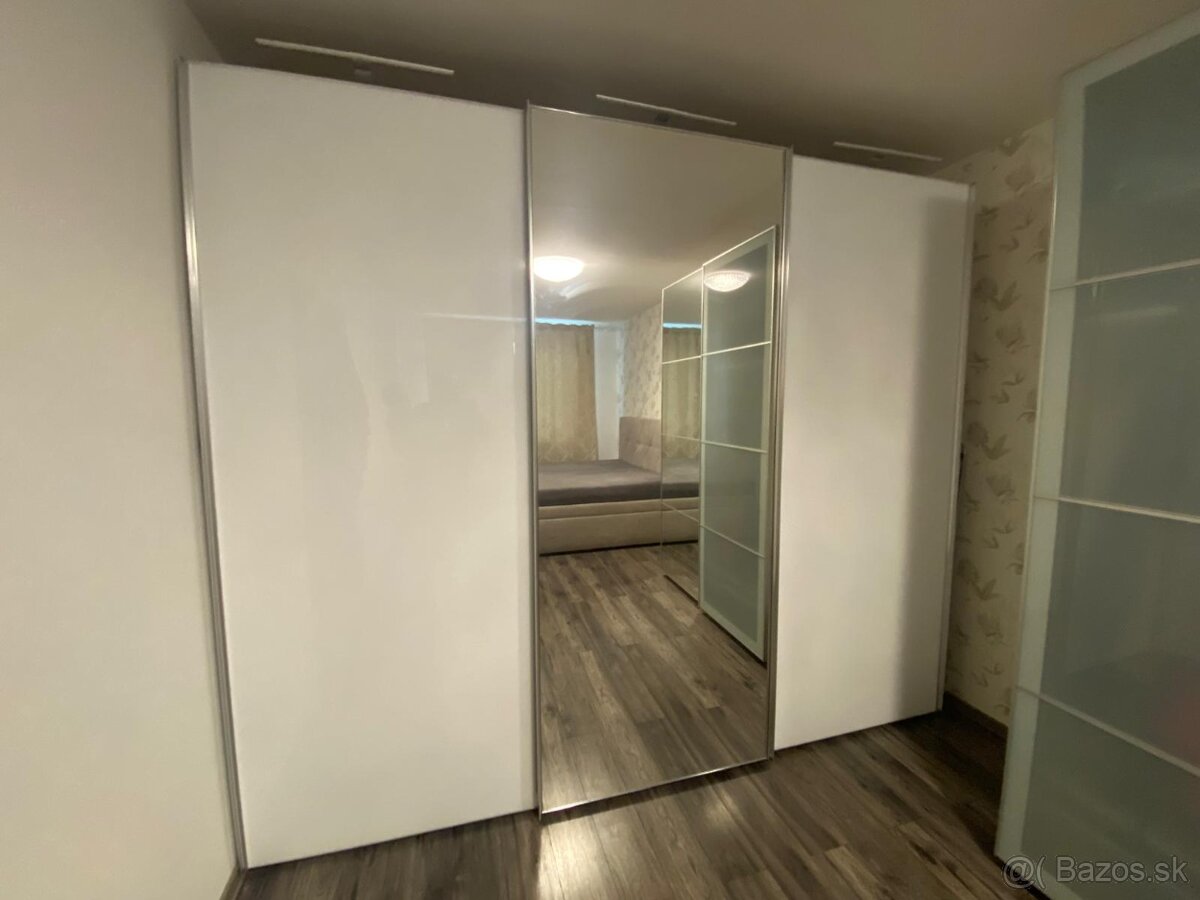 Šatníková skriňa - 4