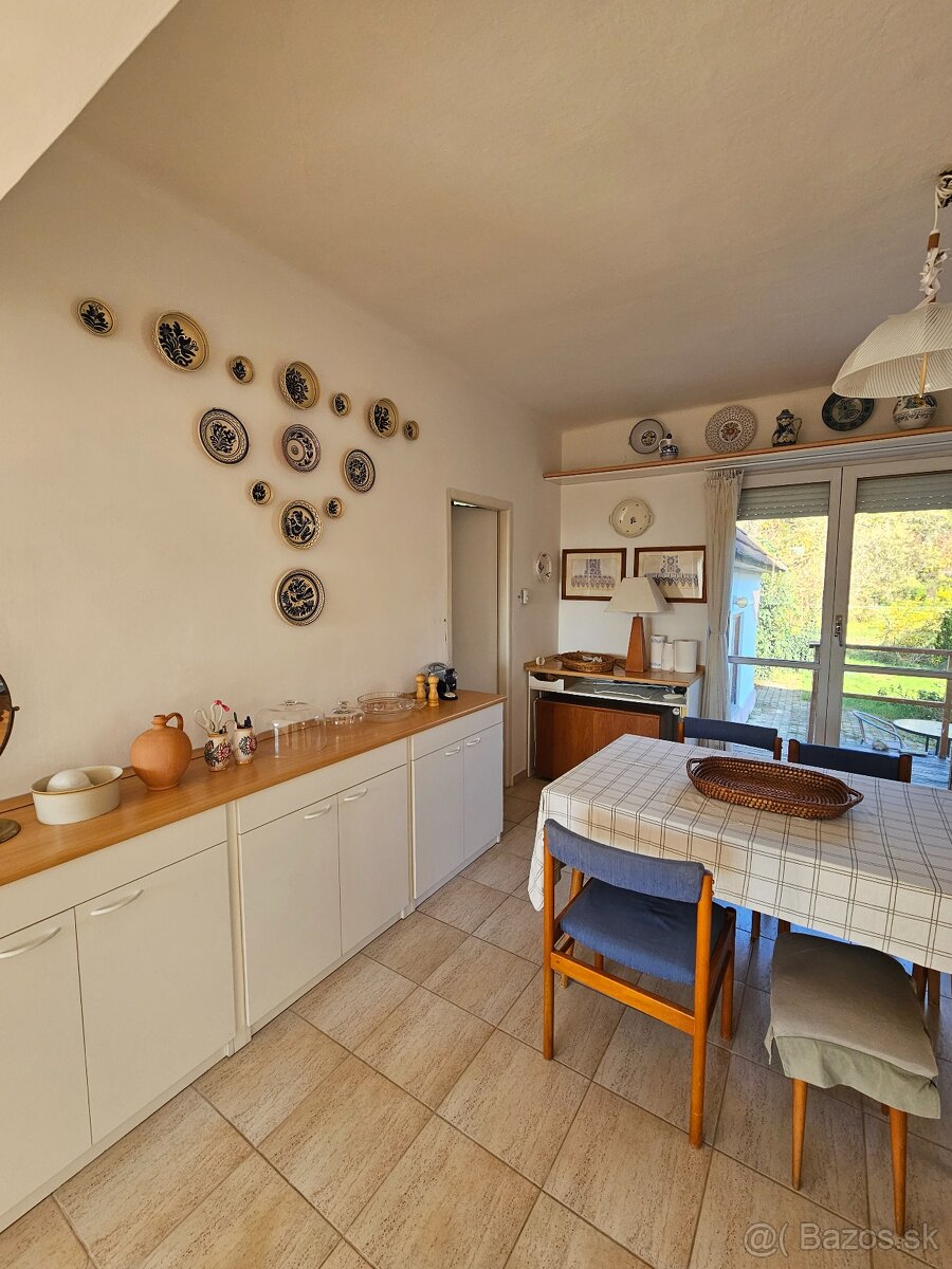 Rodinný dom s krásnym 1200m2 slnečným pozemkom - 4