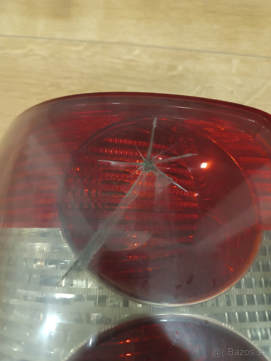 Zadné ľavé (poškodené) svetlo VW Passat B5 Combi - 4