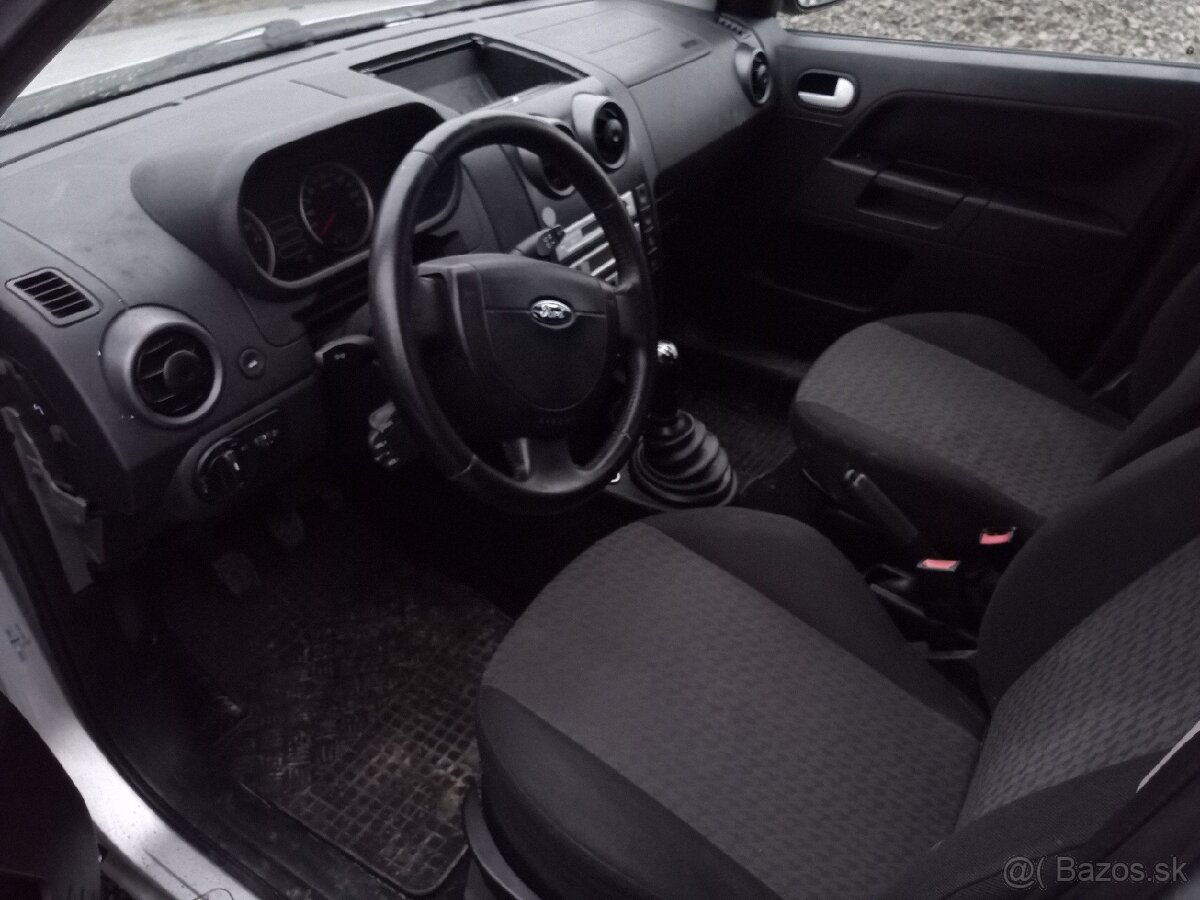 Predám auto na diely. - 4