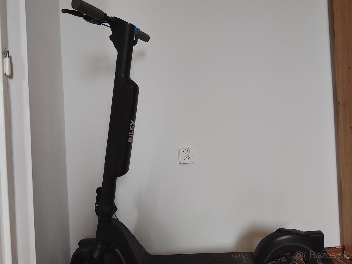 Predám elektrickú kolobežku RS3 - 4
