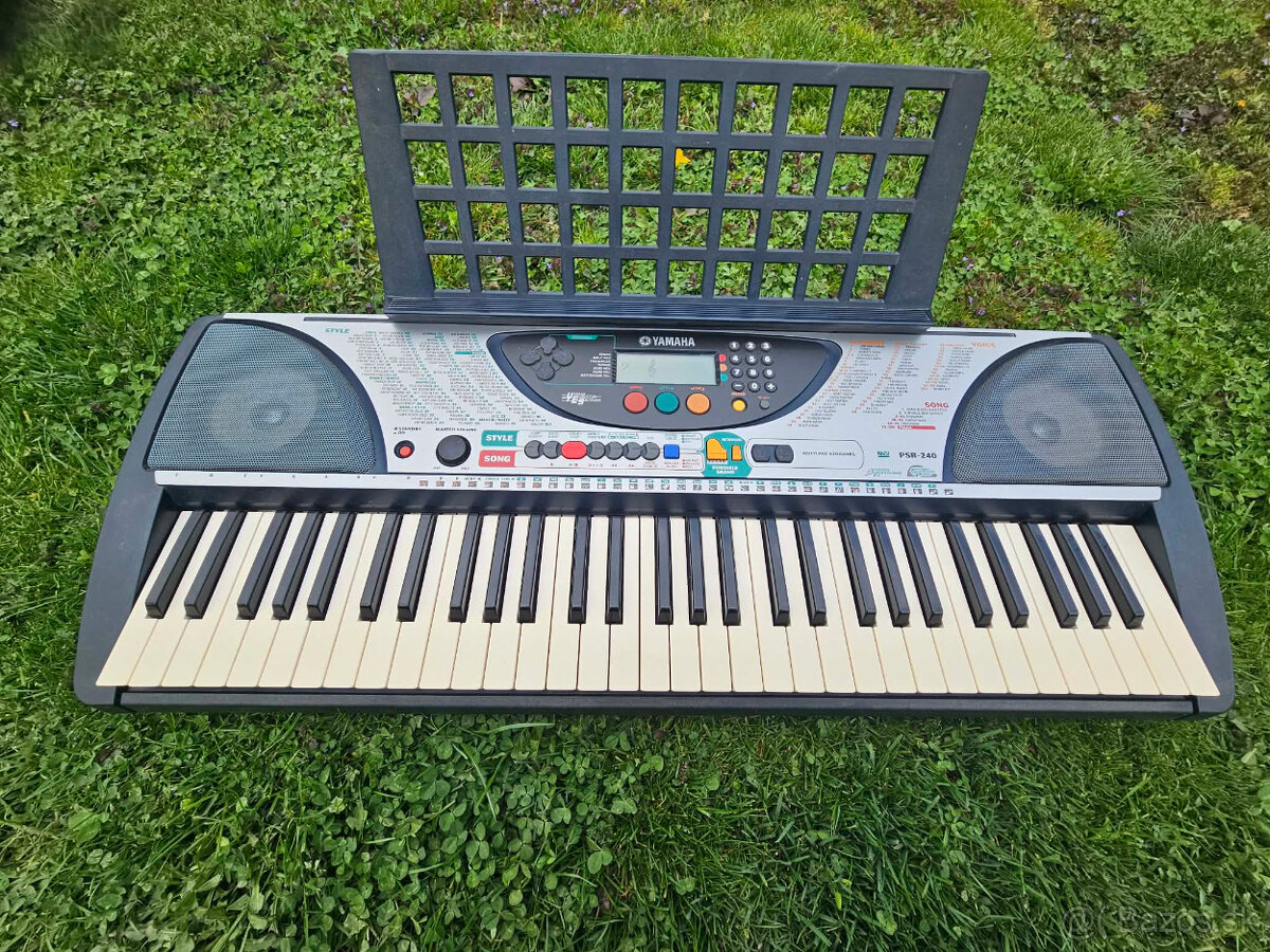 Klavír Yamaha PSR-240 - 4