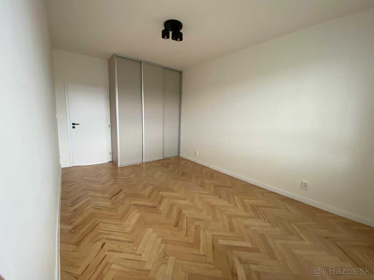Na prenájom 2-izbový byt s balkónom - 4