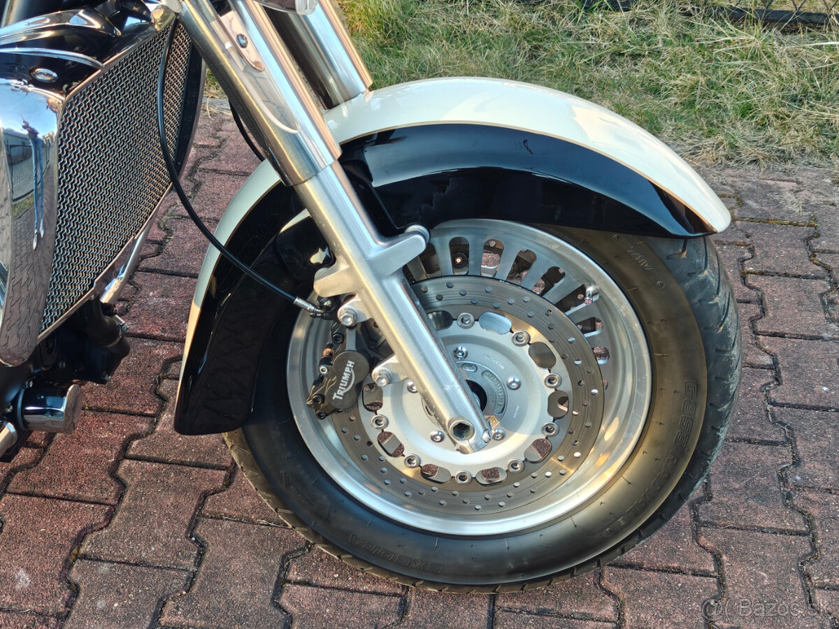 Triumph Rocket III Touring - 4