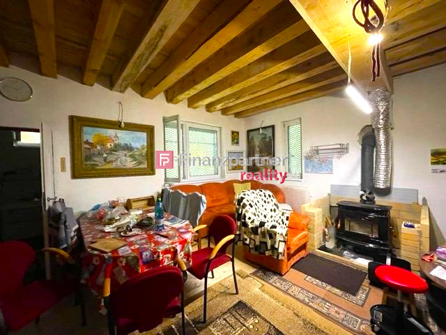 Chata hlboko v lese: el., voda, internet, satelit, fotovolti - 4