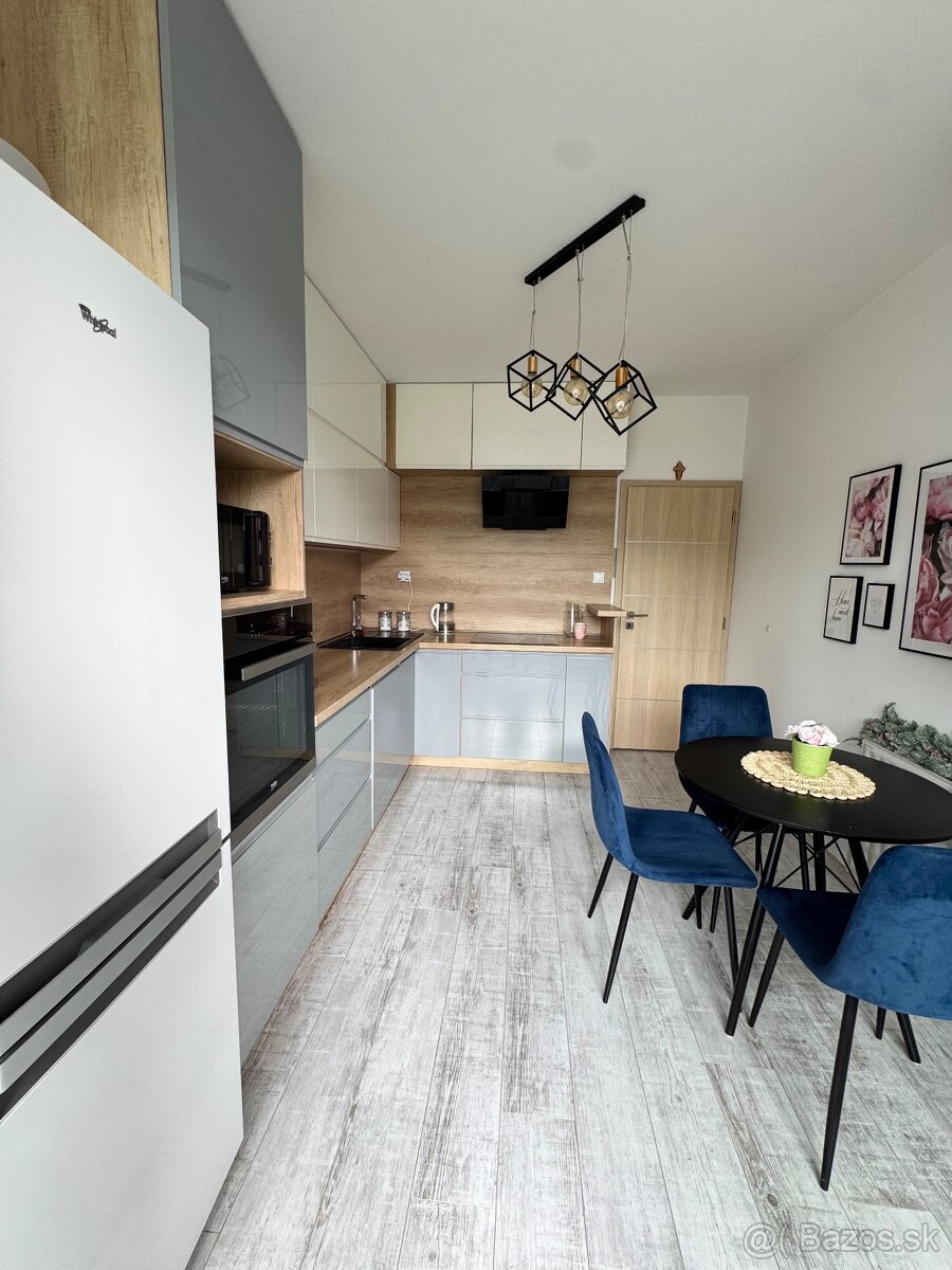 PREDAJ 3-izbový byt v centre Kysuckého Nového Mesta. - 4