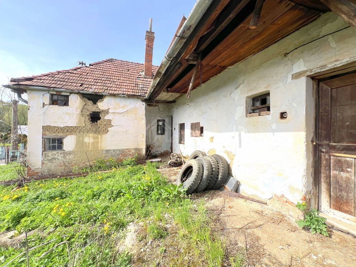 PREDAJ dom s pozemkom 749 m² v obci Malé HOSTE - 4