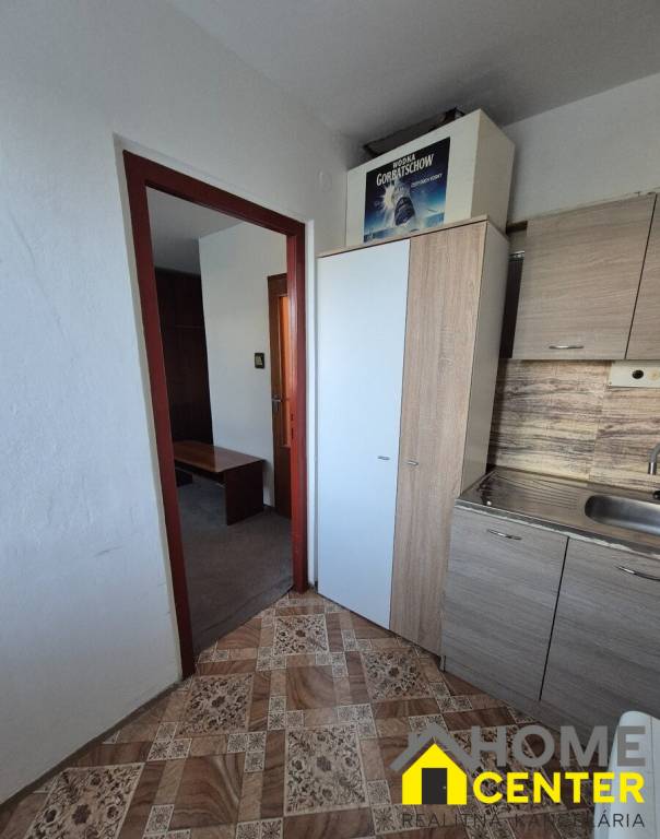 PREDAJ : 1 IZBOVÝ BYT, ul. DRUŽSTEVNÁ, KOMÁRNO - 4