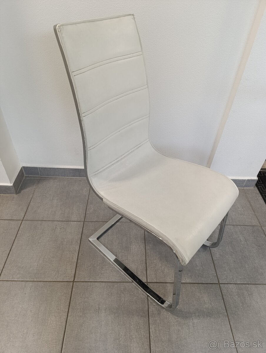 4ks stoličky šedo-bielej farby( 50€-4ks) - 4