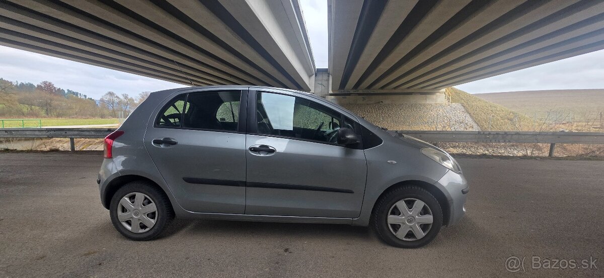 TOYOTA Yaris - 4