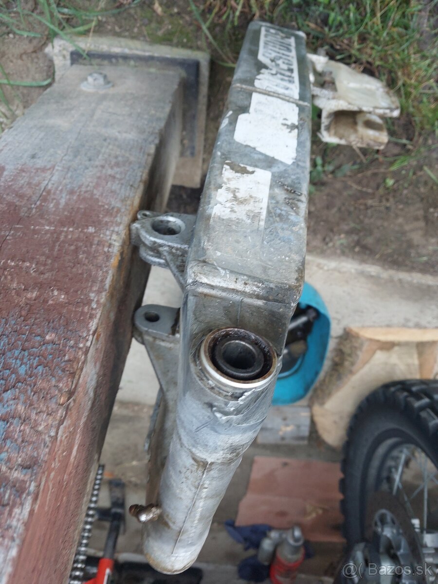 Kyvna vidlica kyvka Honda XR 600 - 4