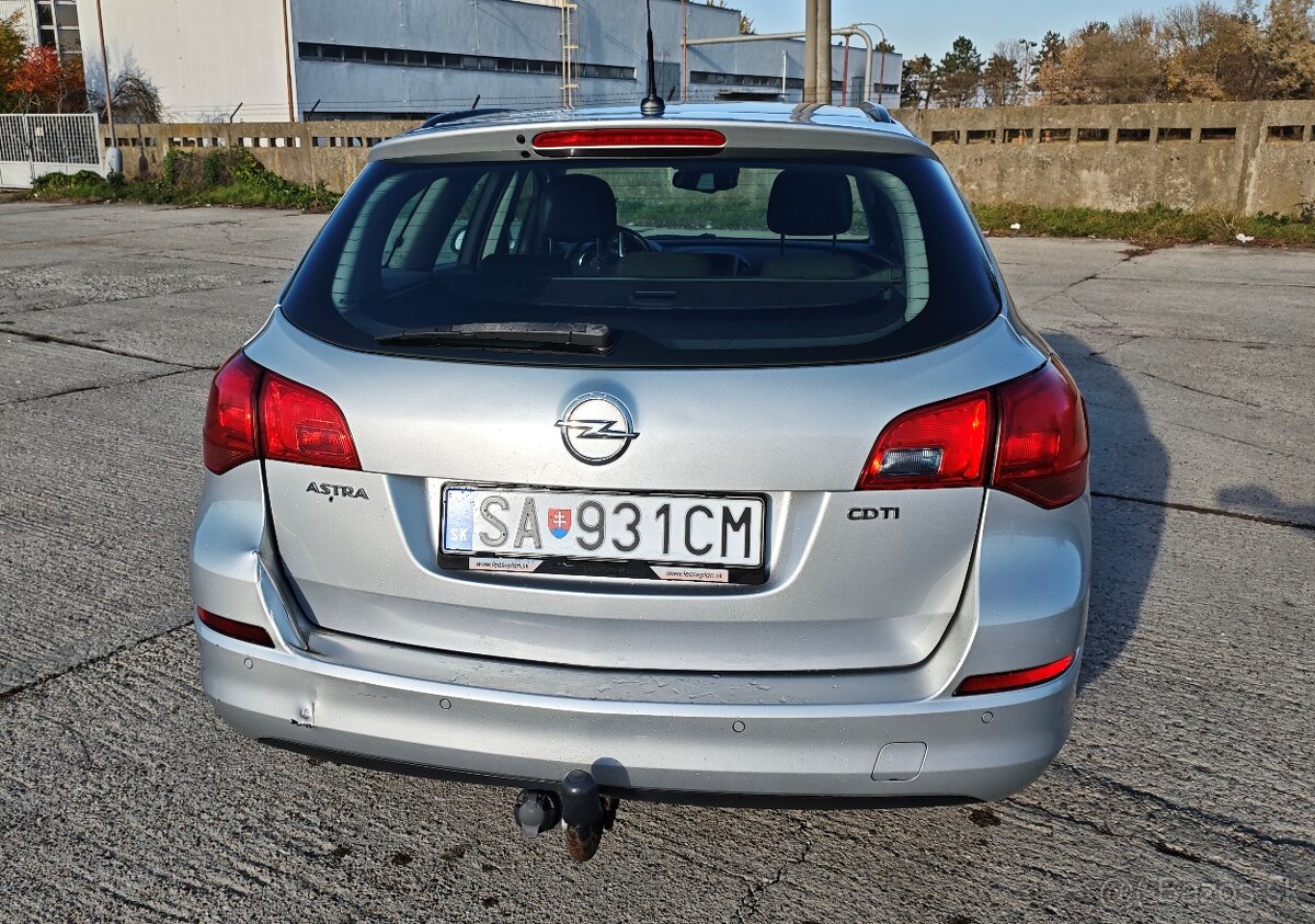 Opel Astra J Sport Tourer 1.7 CDTI 92kW - 4