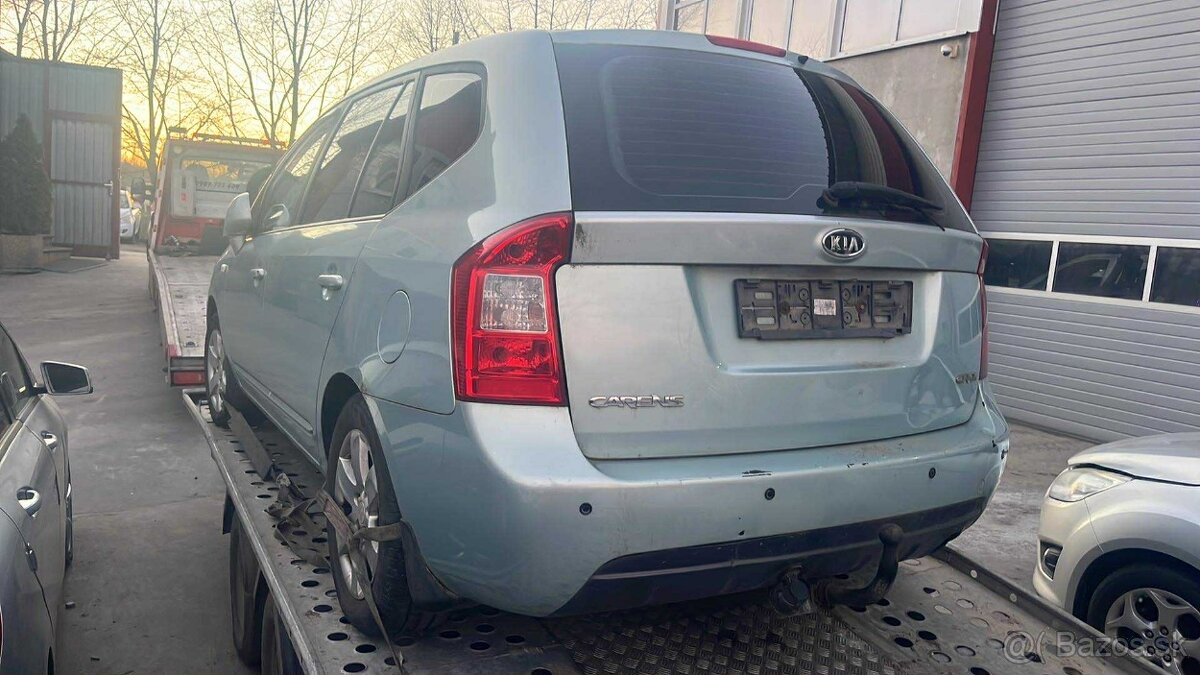 Kia Carens - 4