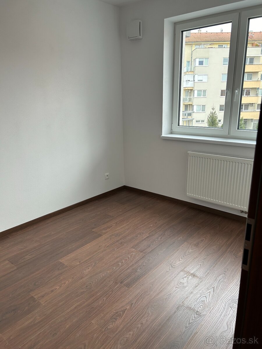 Skolaudovaný-2 izb. bytu s balkónom a parkovaním - B. Kostol - 4