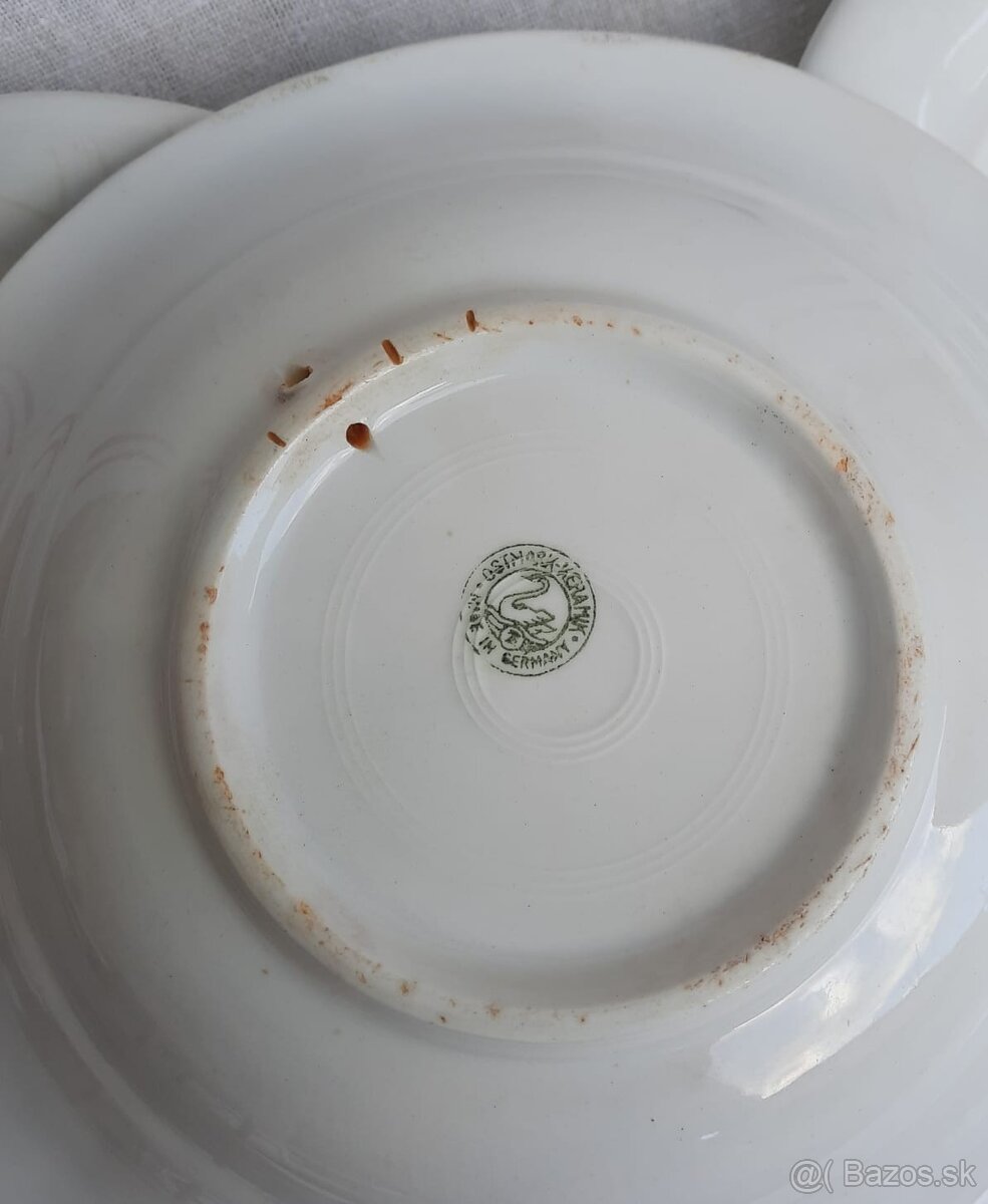 Biele hrubostenné taniere, nástenka - 4