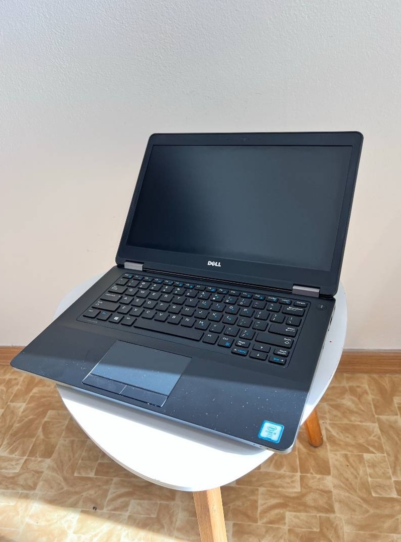 Notebook 14" DELL.Intel i5-6300U 2x2,40GHz.8gb ram.120g SSD - 4
