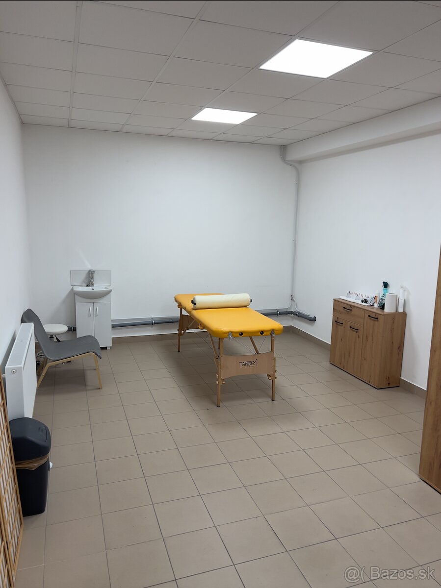 Prenájom priestorov 30m2 pre služby/kanceláriu - Bánovce - 4