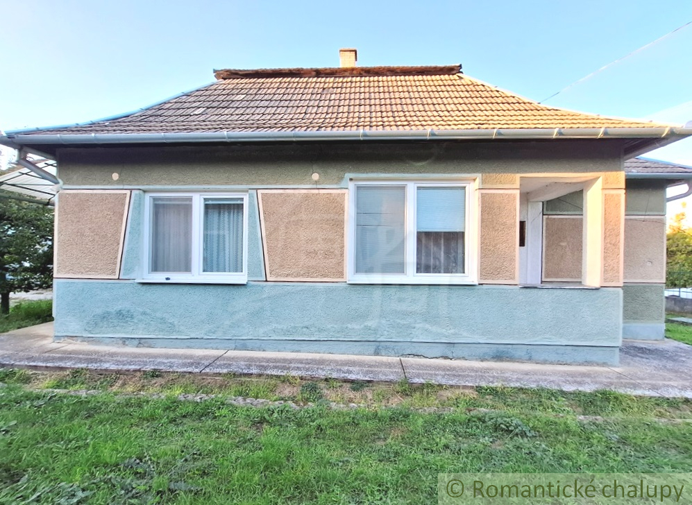 Priestranný štvorizbový rodinný dom na hospodárenie v tich - 4