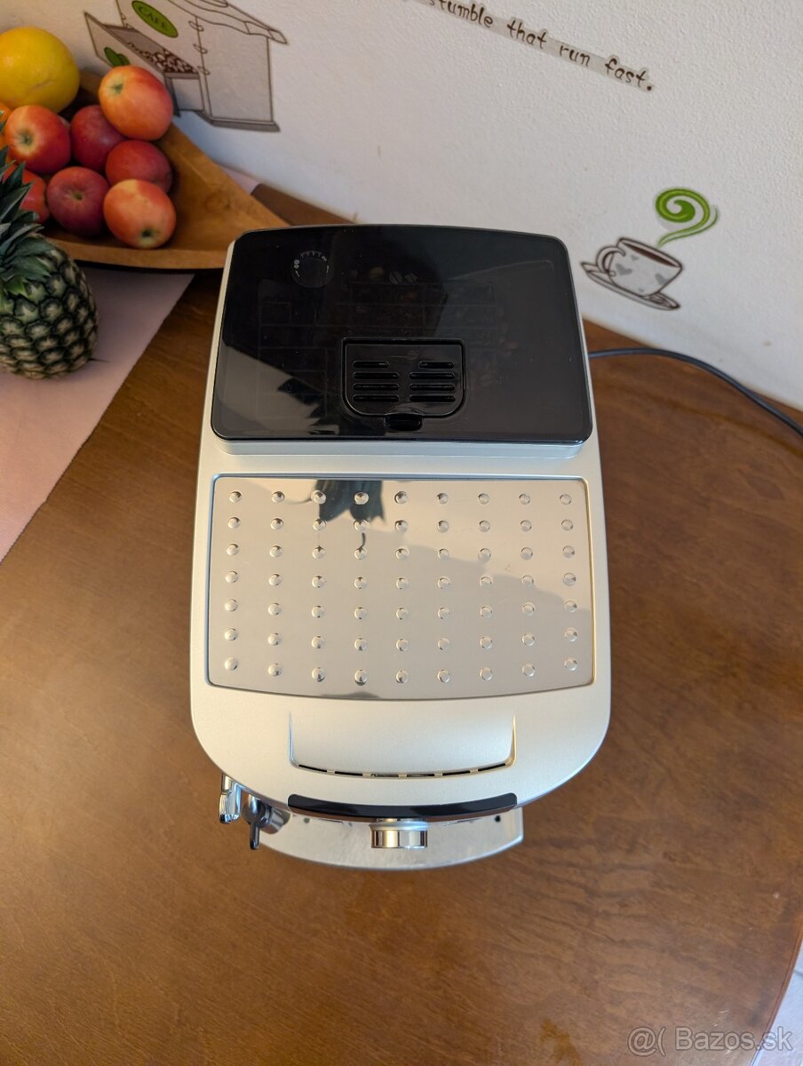 Strieborný kávovar DeLonghi Magnifica S - 4