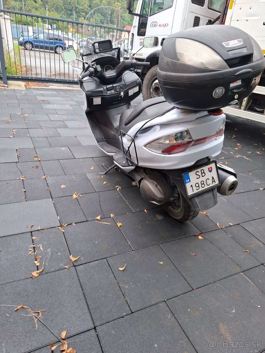 Suzuki Burgman 400 - 4