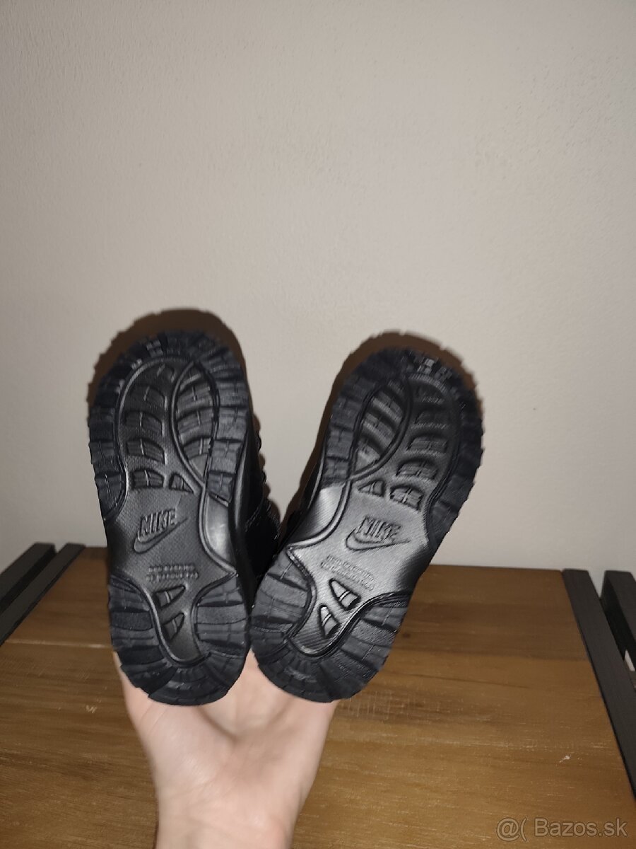 Nové Nike vysoké botasky čierne - 4