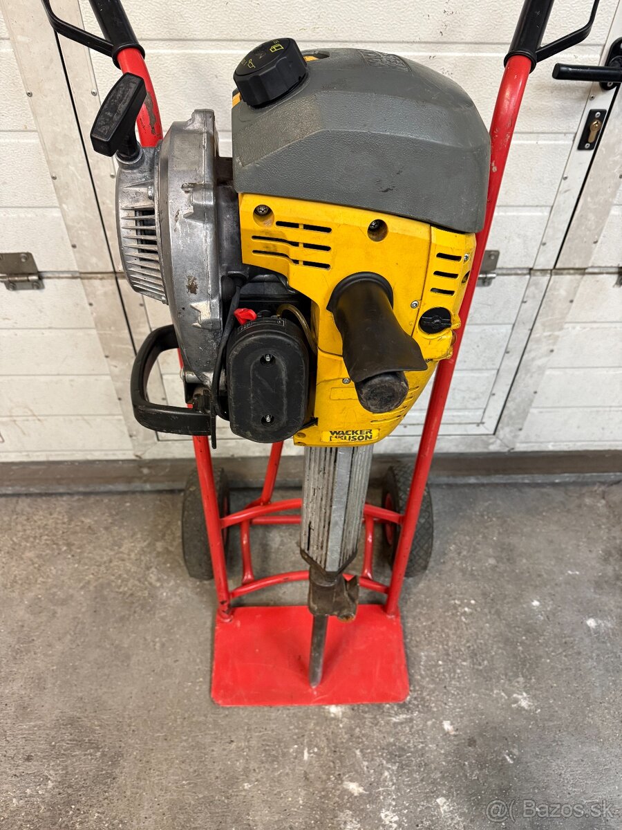 3. Benzínové búracie kladivo Wacker Neuson BH55 - 4