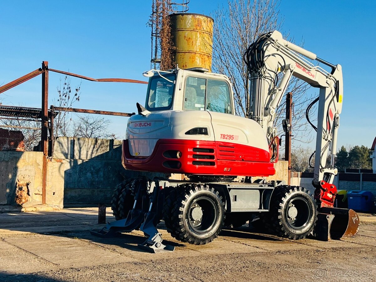 Kolesový bager Takeuchi TB295W - 4
