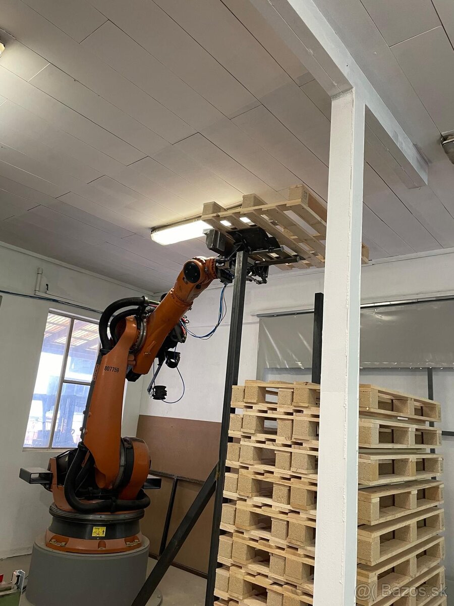 Predam robot KUKA KR 210 - 4