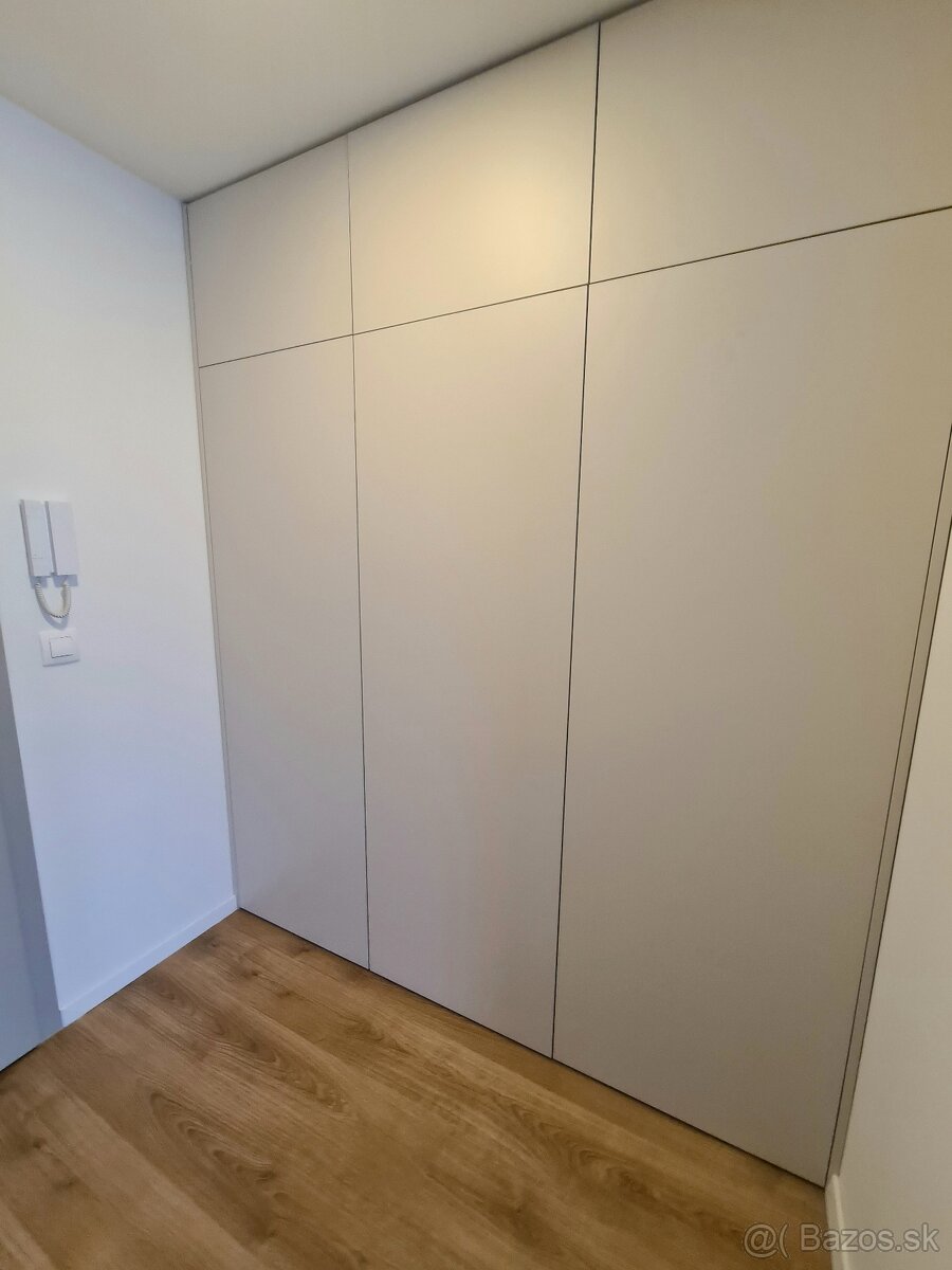 Prenajom 1 izbovy byt s balkonom v Ruzinove - 4