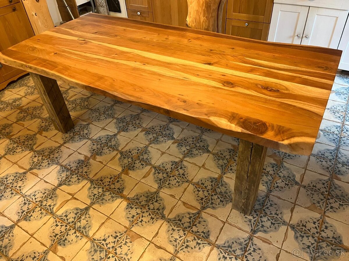 Masívny drevený stôl - 4