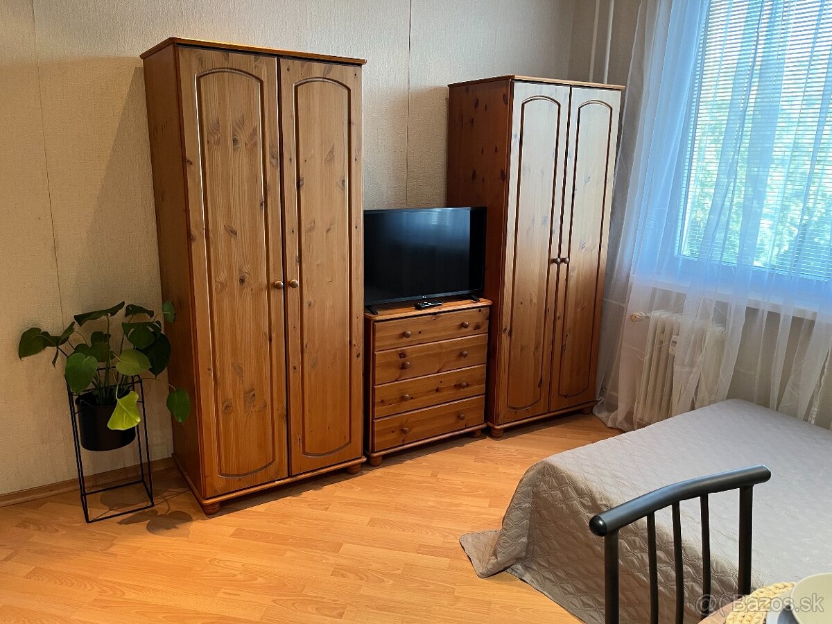 Útulná a slnečná garsónka na Lipníku - 4