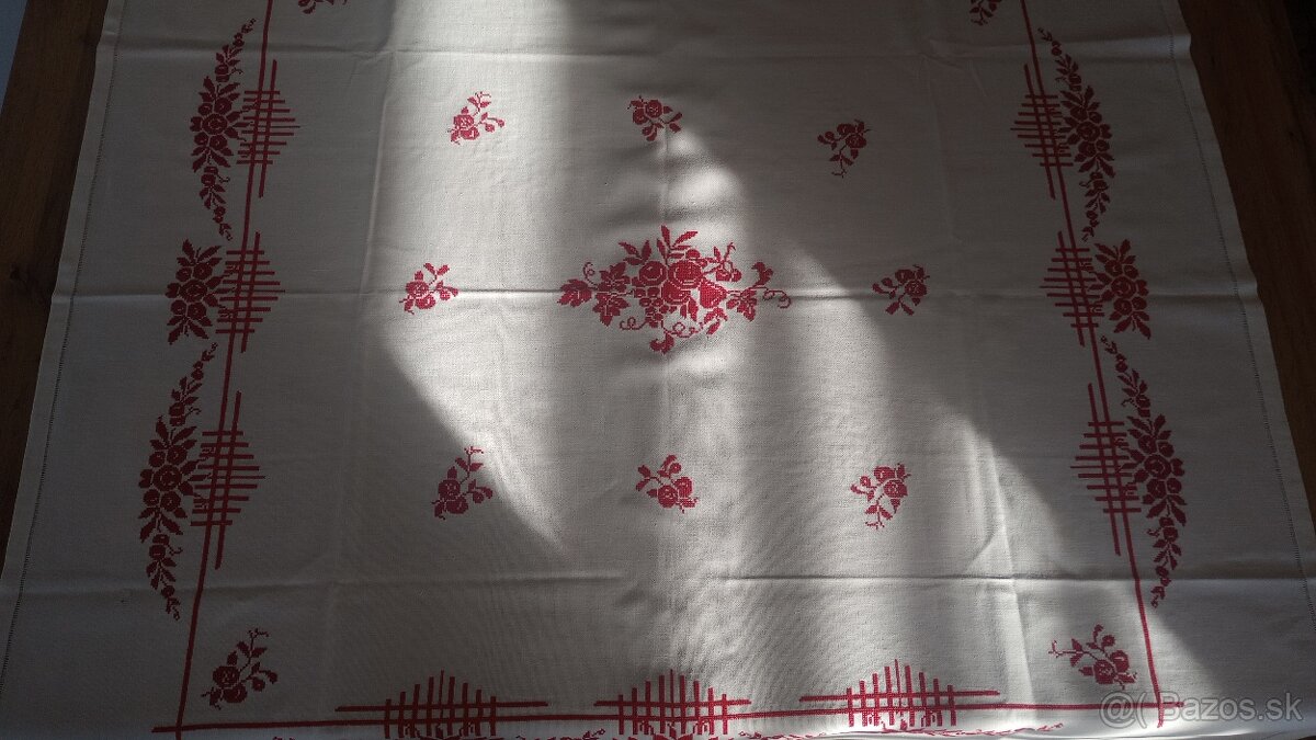 Vyšívaný obrus - 4