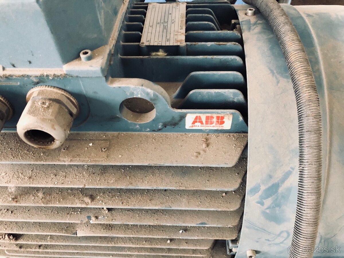 Elektromotor ABB 30kW - 1475 ot. - uloženka, s remenicou - 4