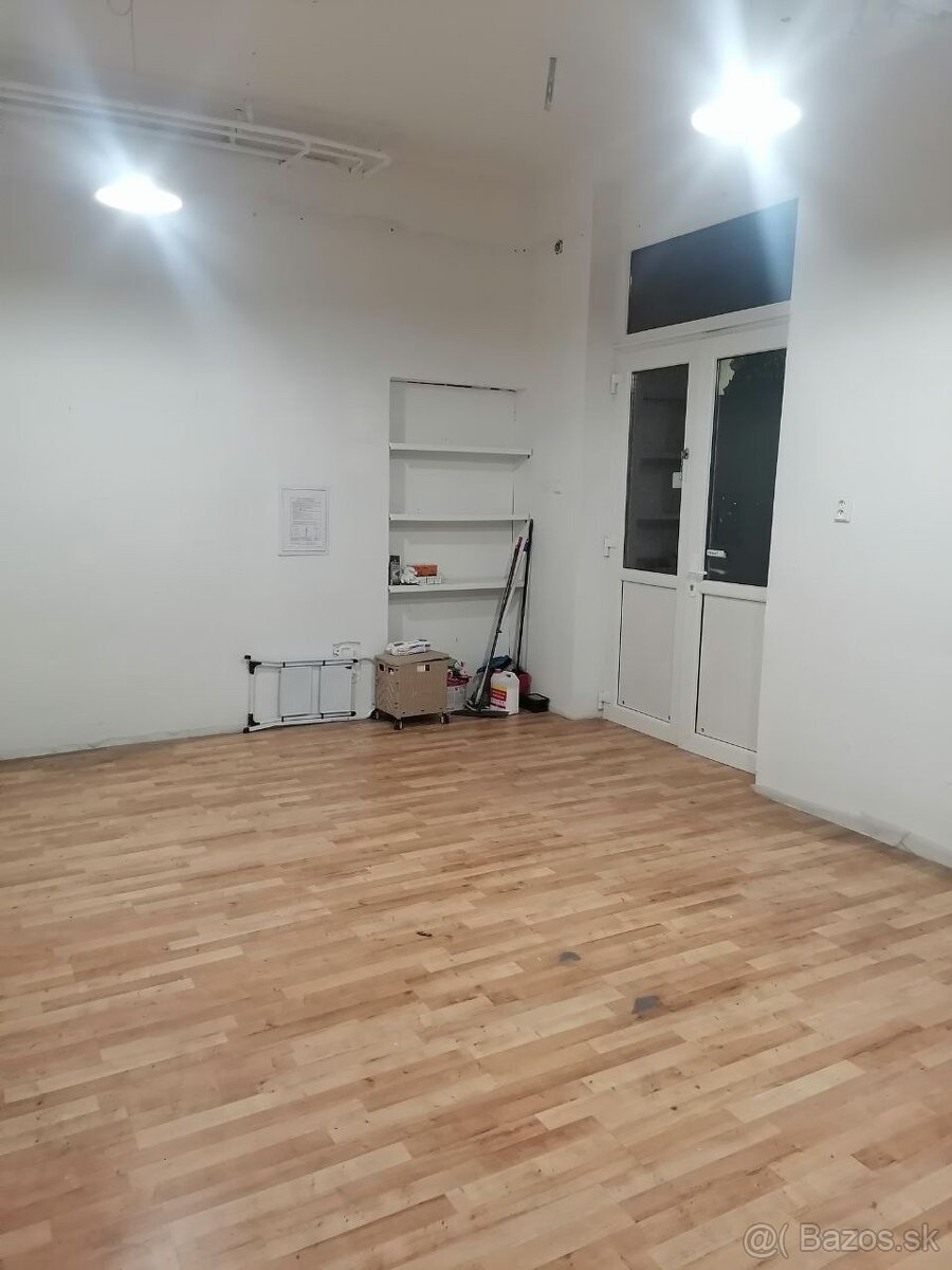 na predaj nebytový komerčný priestor - Handová - 4