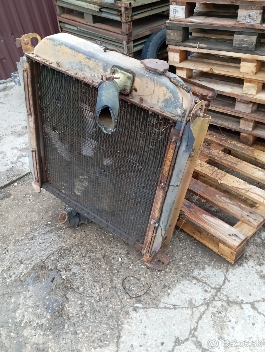 BULDOZER T130 CHLADICE A HYDRAULICKE VALCE - 4