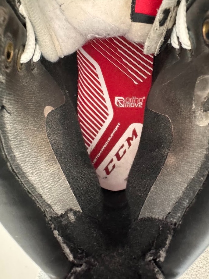 BRUSLE CCM AS-V TACKS vel. 42/7,5 wide - 4