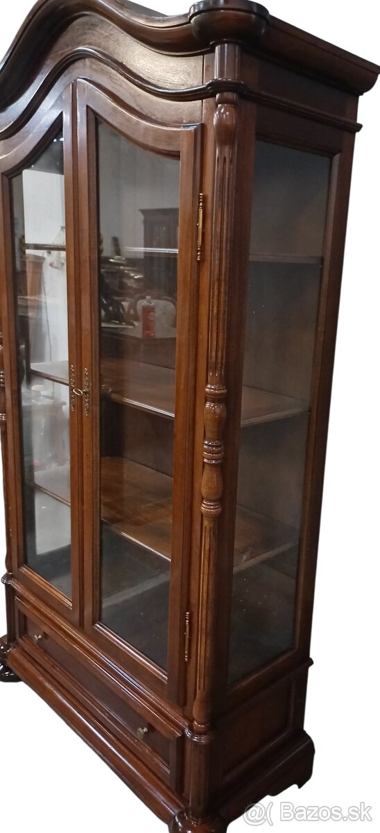 Staroẓ̌itná vitrína - 4