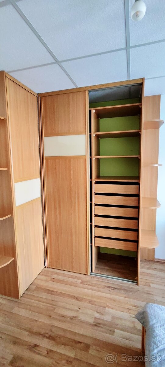 Vstavaná skriňa - 4