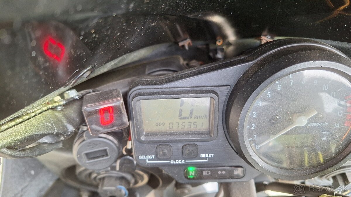 yamaha R1 - 4