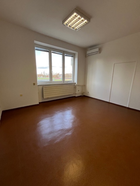 Kancelária Mlynárce, parkovanie v cene, 22 m2, klimatizácia - 4