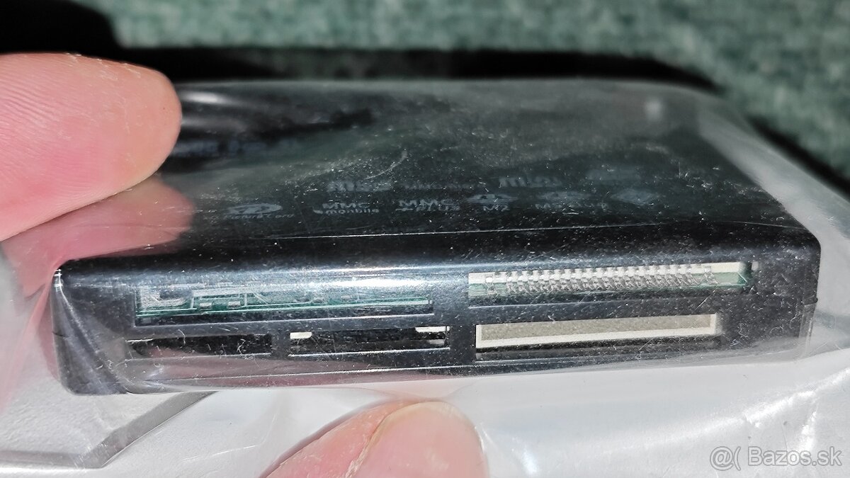 Čítačka pamäťových kariet - 4