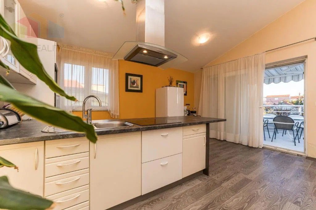 Chorvátsko -6 izbový apartmánový dom pri Zadare, Sukošan - 4