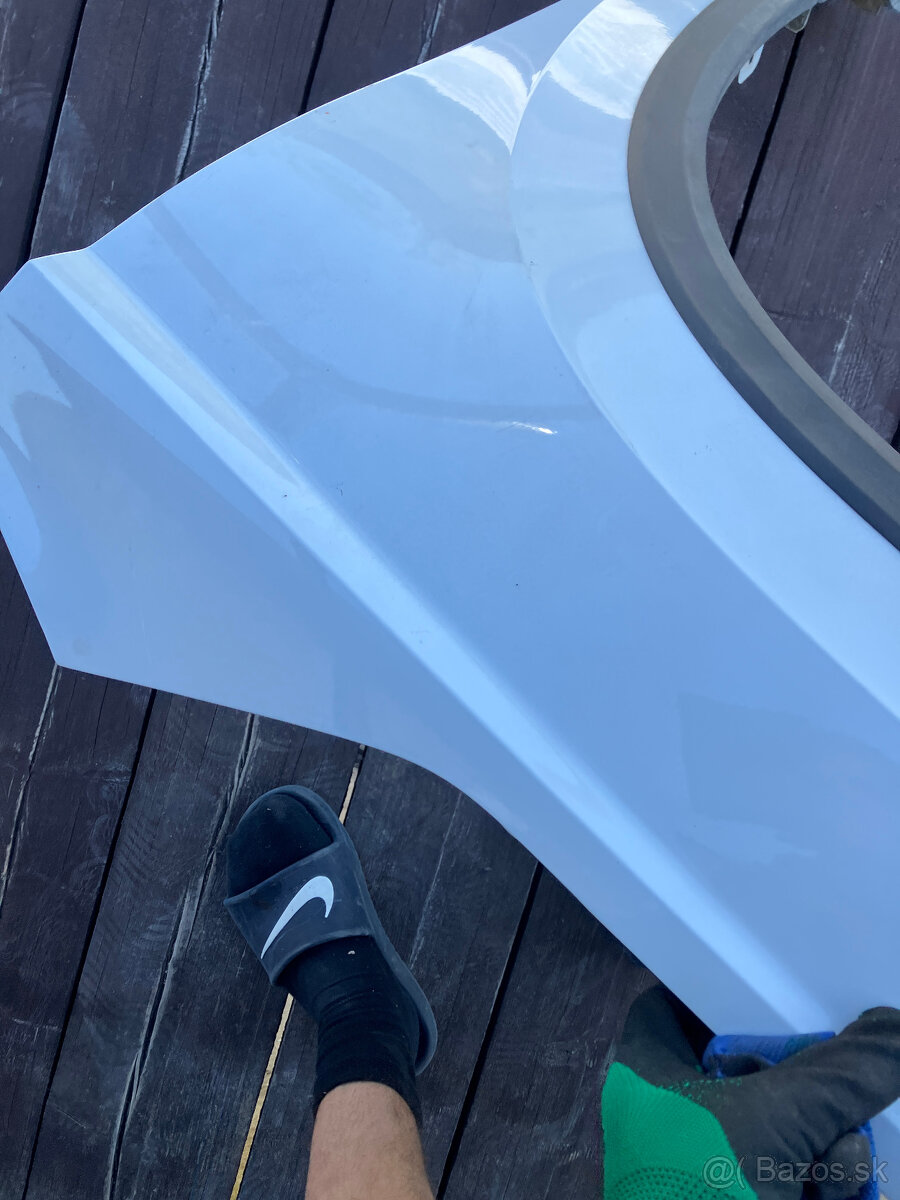 predni levy bily blatnik SKODA Karoq - 4