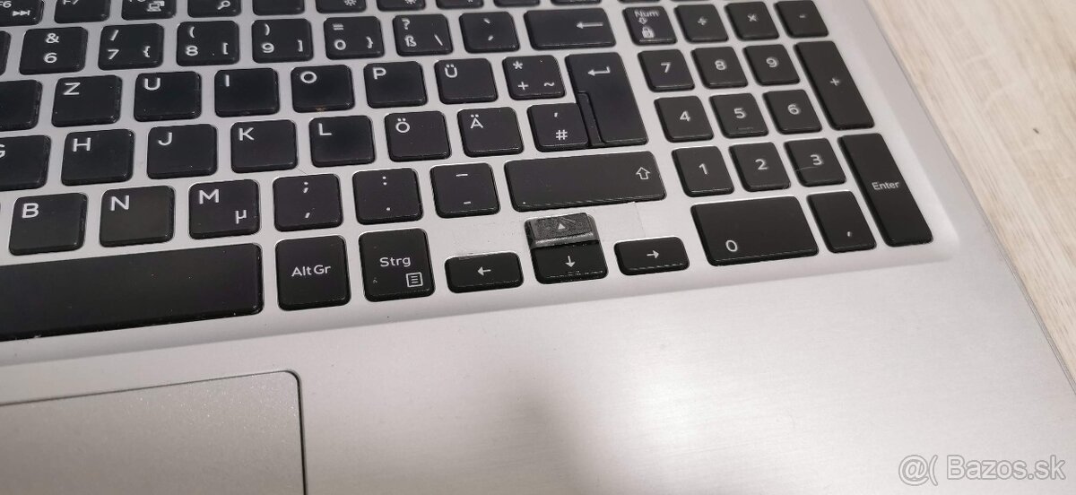 Dell i3-8130u/8GB RAM/250GB SSD+1TB/Intel 620 - 4