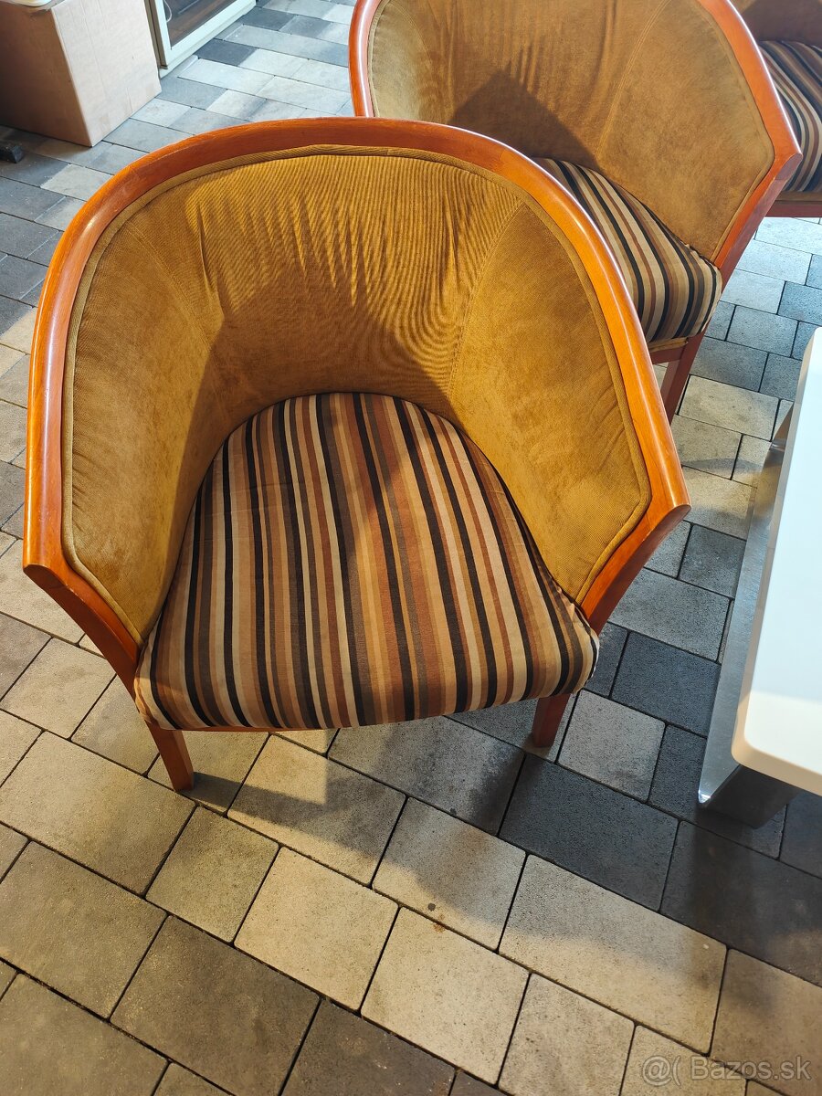 Drevené čalúnené kreslá a stolík - REZERVOVANÉ - 4