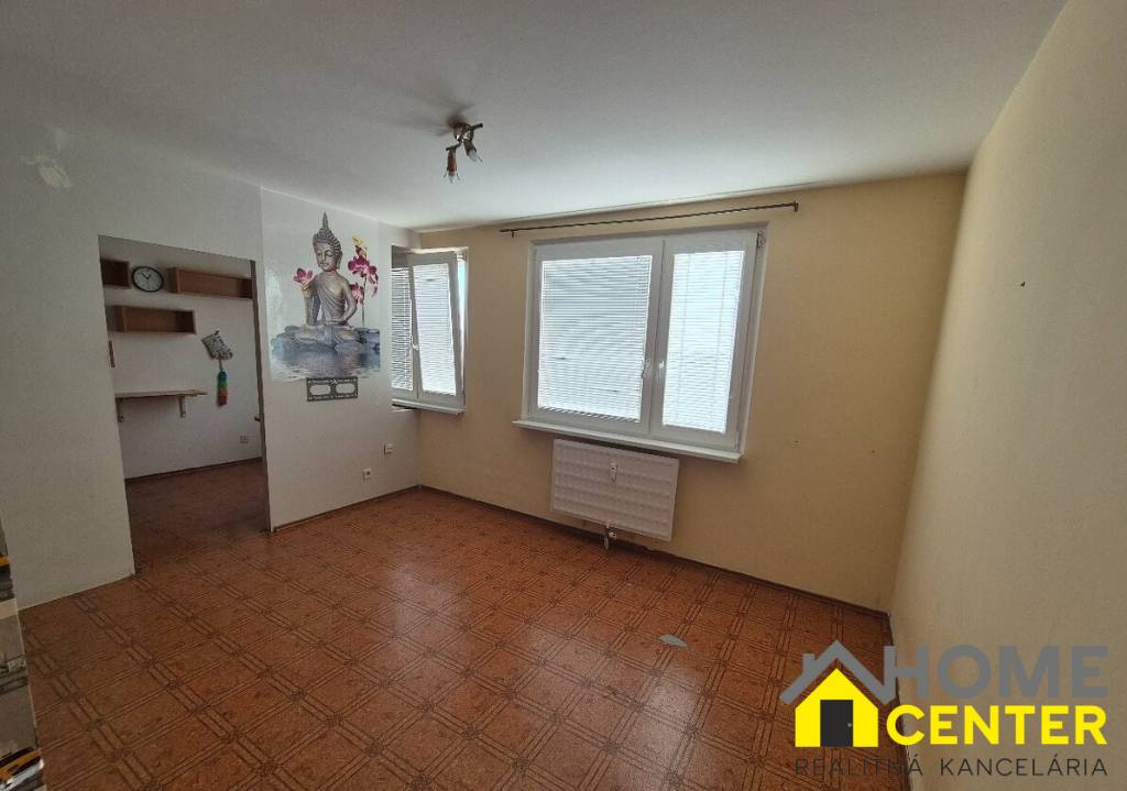 PREDAJ : 1 IZBOVÝ BYT, ul. HVIEZDOSLAVOVA, KOMÁRNO - 4