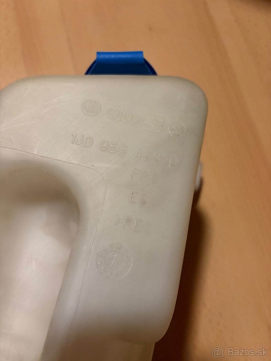 Nádržka ostrekovačov Golf IV - 4